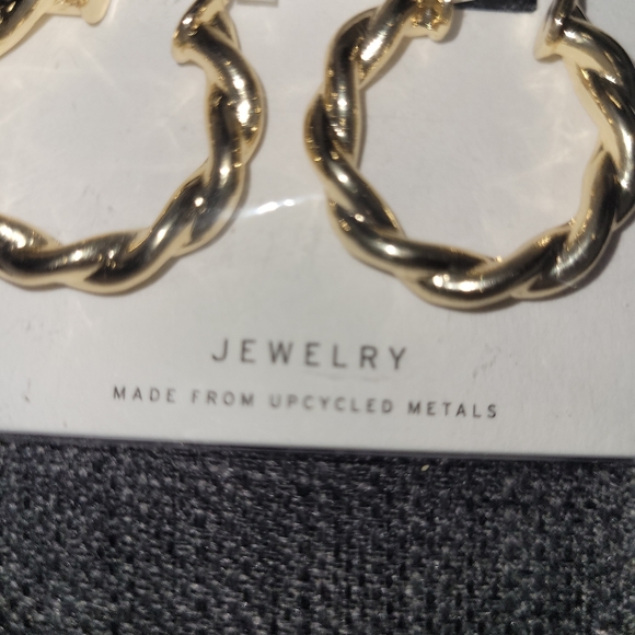 Earrings NWT - Picture 2 of 4